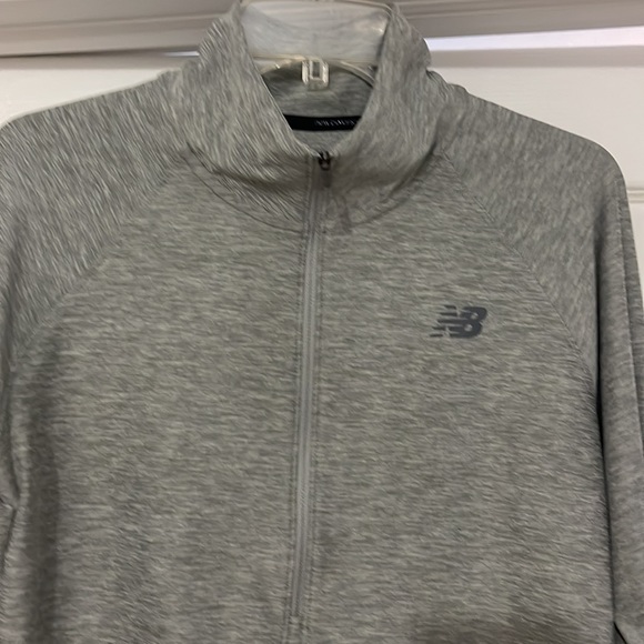 New balance long sleeve with quarter zip up size medium - Picture 2 of 5
